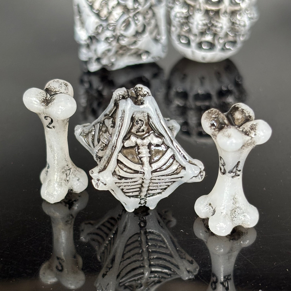 Skull Skeleton Resin Polyhedral Dice Set, Hand Carved Dice for Tabletop RPG Games
